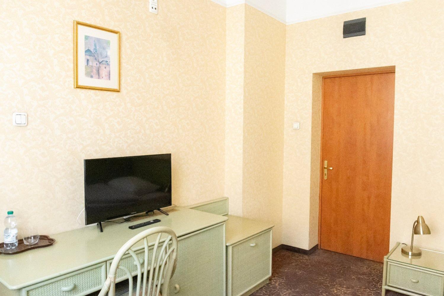 Hotel Calisia Kaliszki Buitenkant foto
