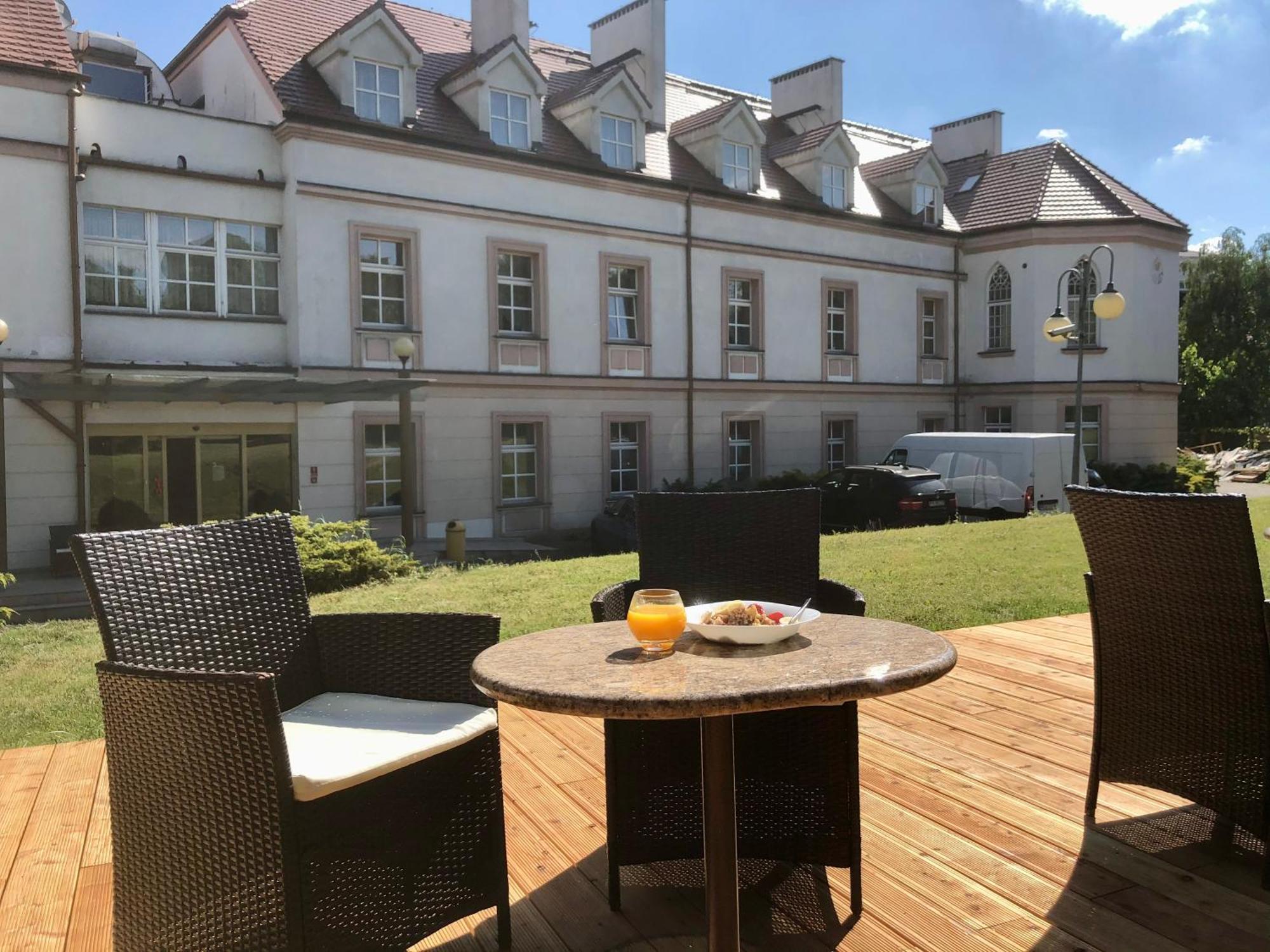 Hotel Calisia Kaliszki Buitenkant foto