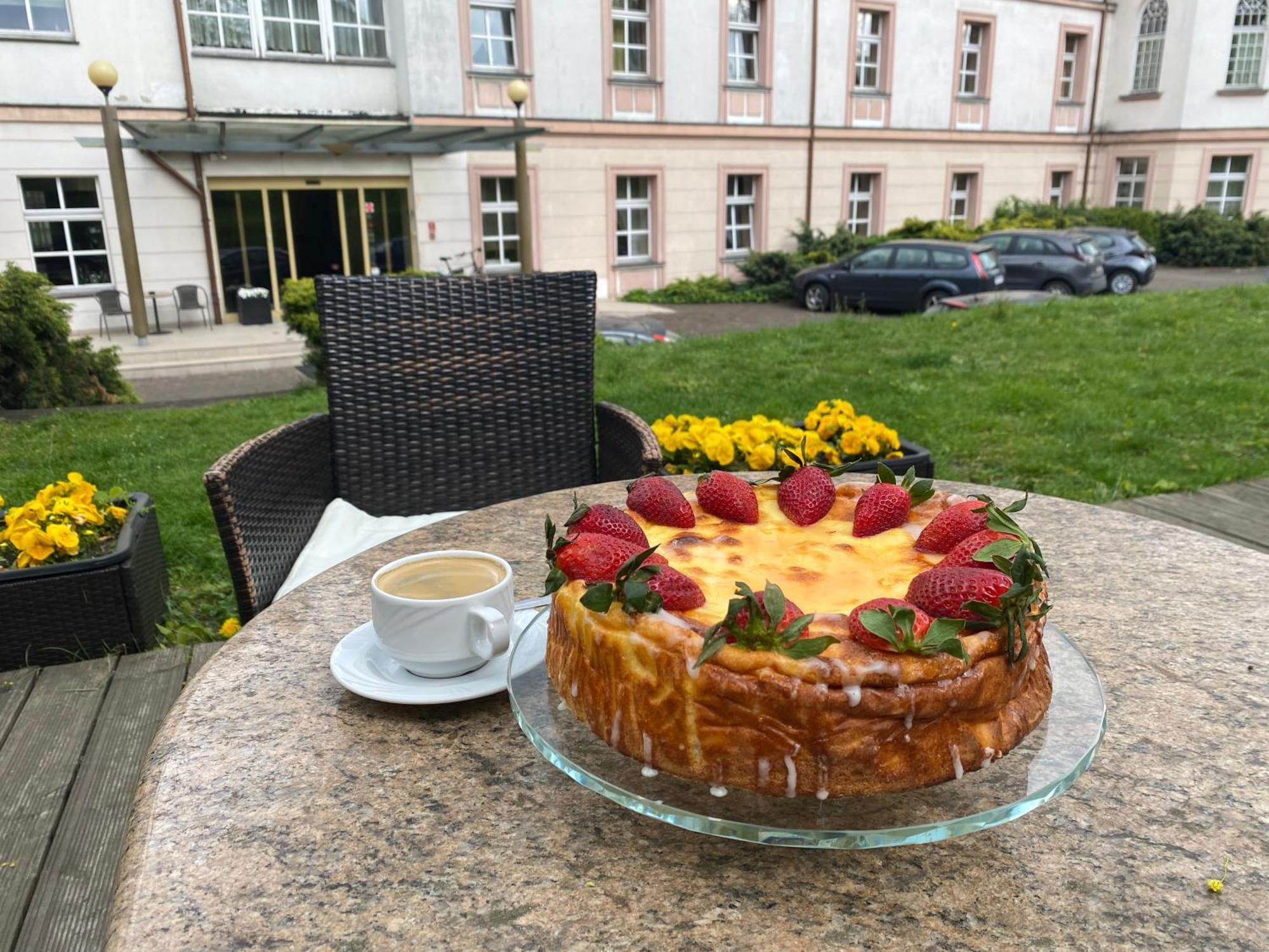 Hotel Calisia Kaliszki Buitenkant foto
