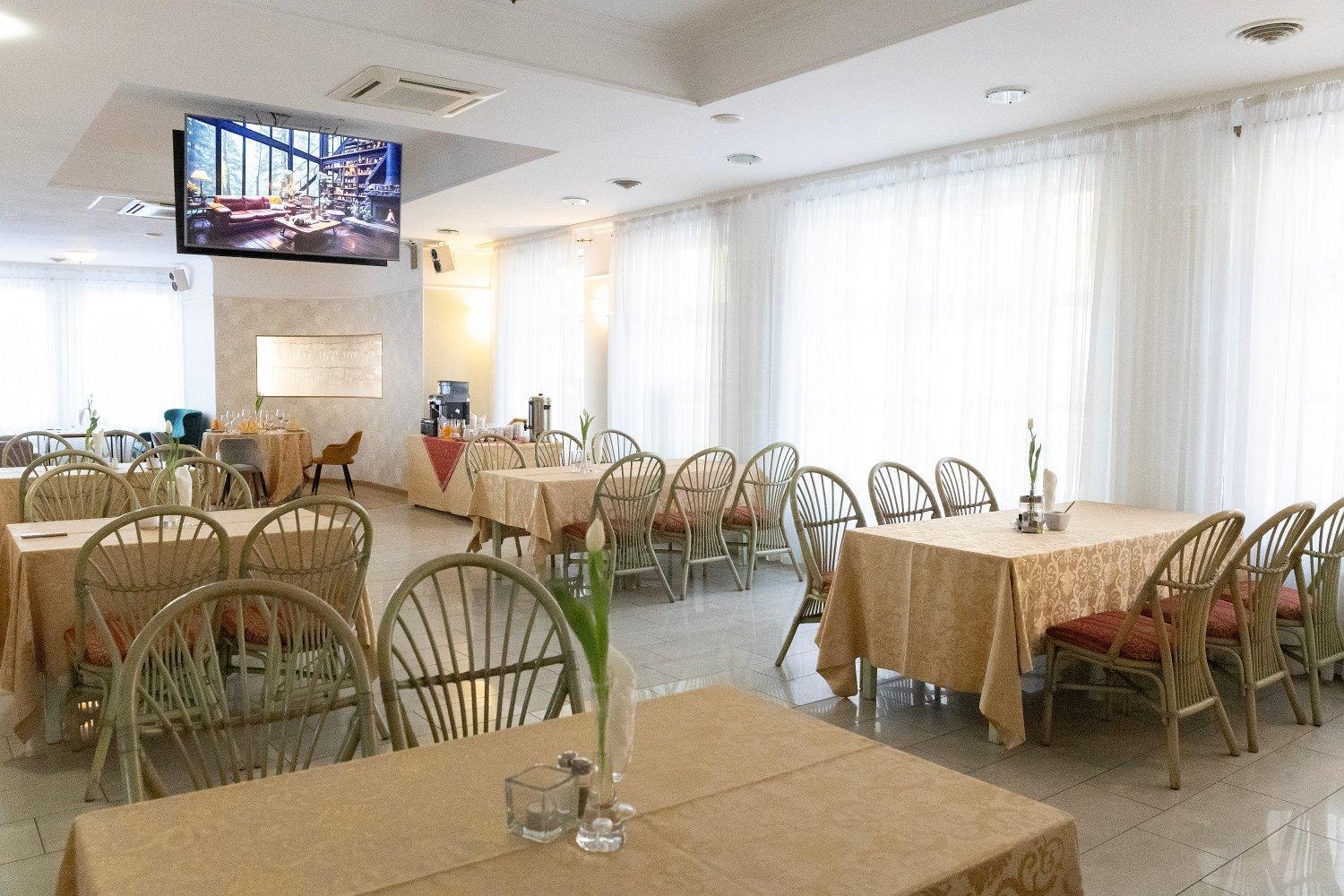 Hotel Calisia Kaliszki Buitenkant foto