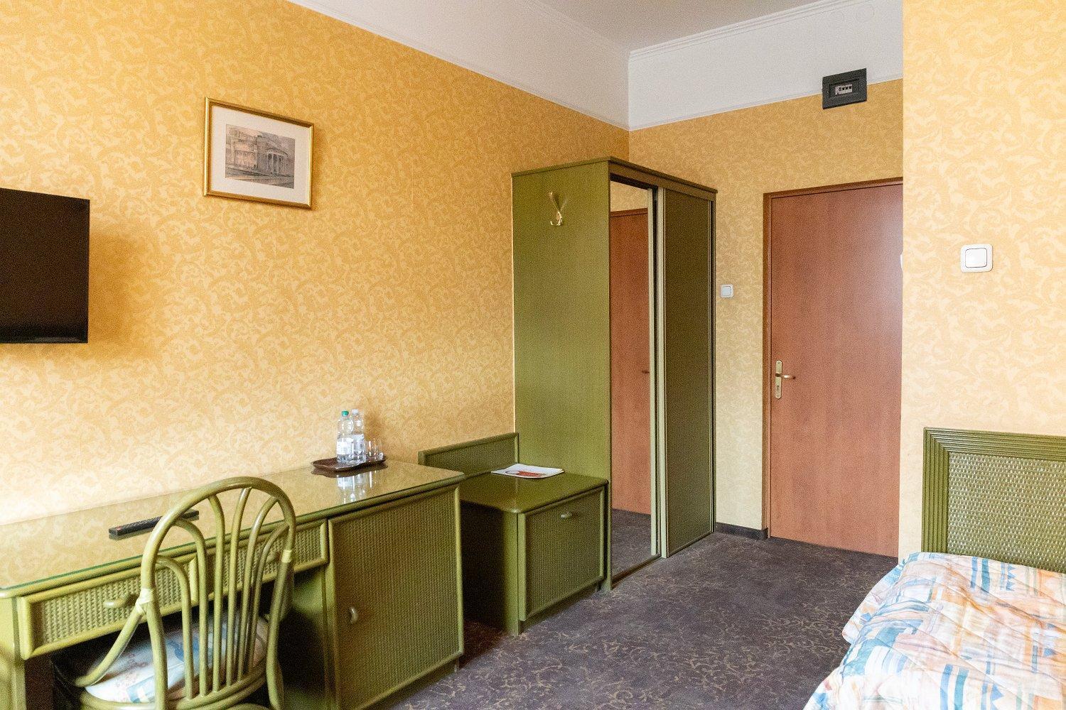 Hotel Calisia Kaliszki Buitenkant foto