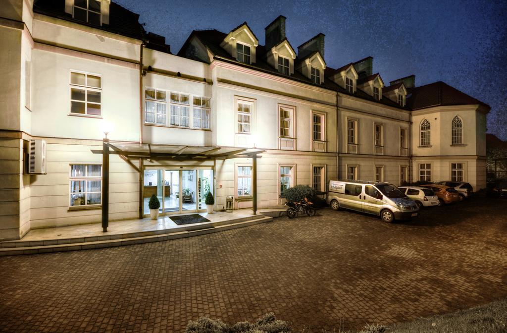 Hotel Calisia Kaliszki Buitenkant foto