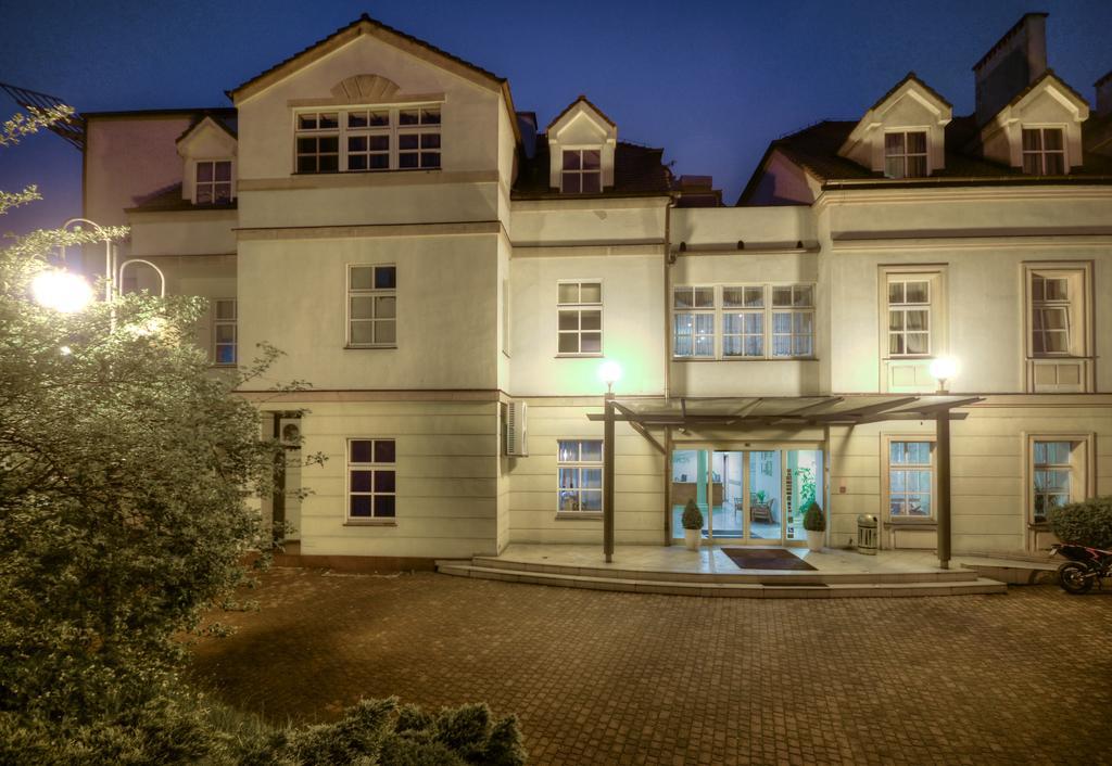 Hotel Calisia Kaliszki Buitenkant foto