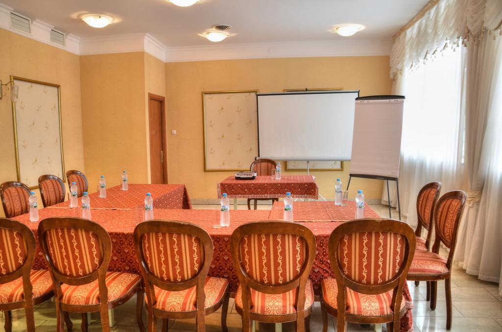 Hotel Calisia Kaliszki Buitenkant foto