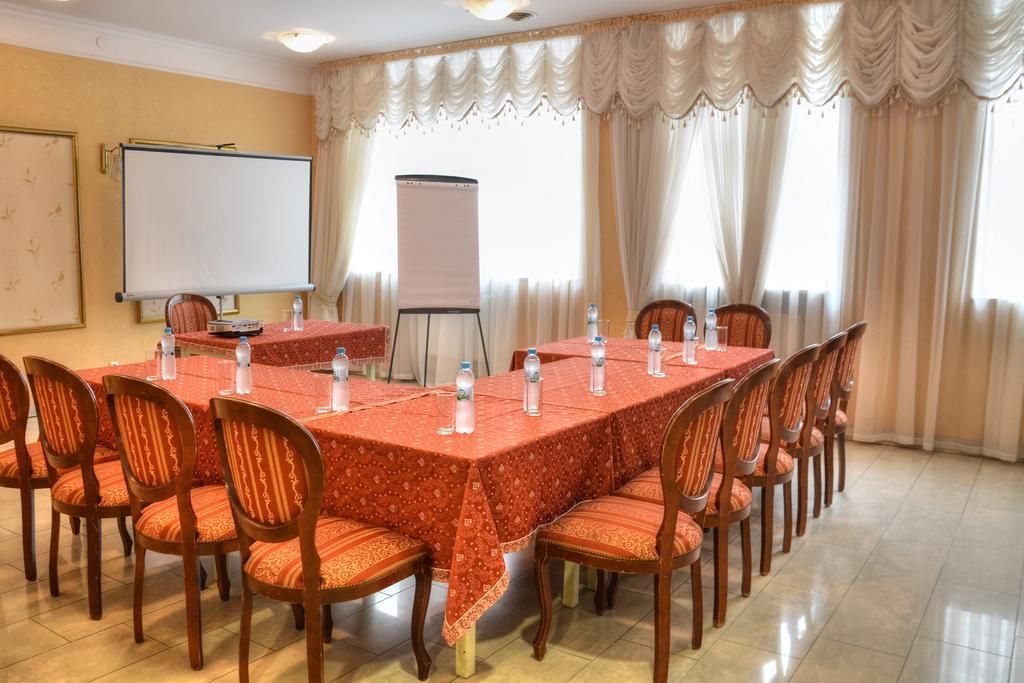 Hotel Calisia Kaliszki Buitenkant foto