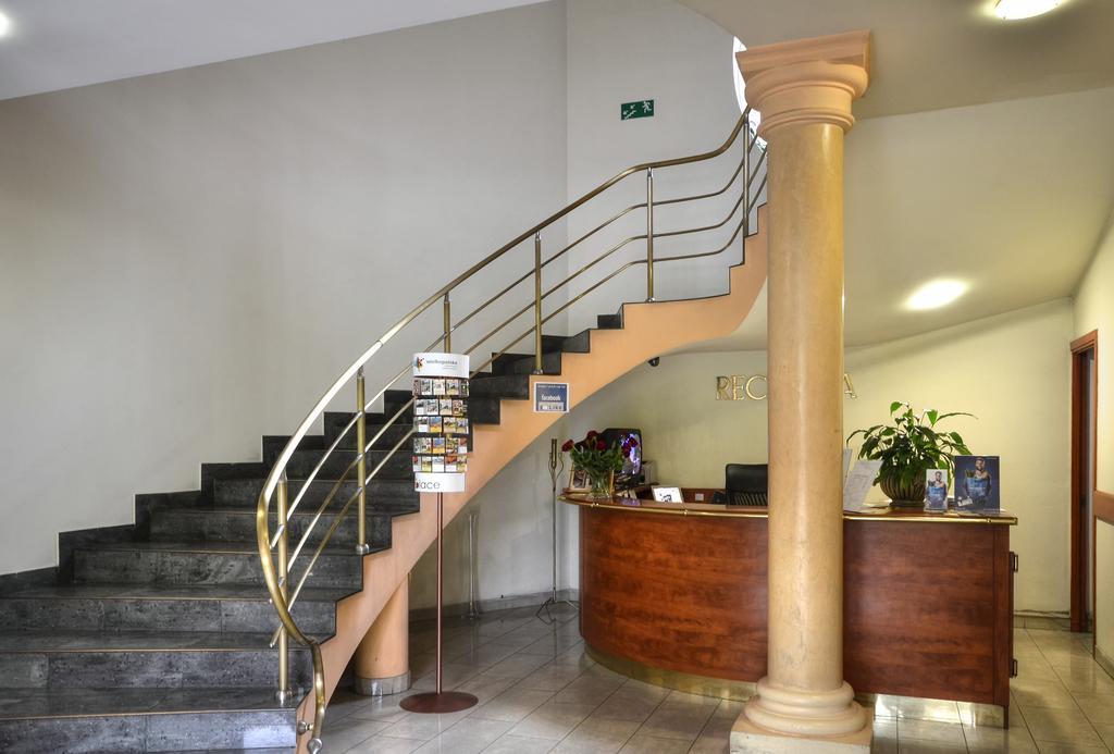 Hotel Calisia Kaliszki Buitenkant foto